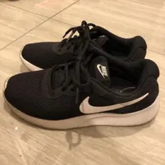 NIKE スニーカー ブラック ホワイト 23.5cm