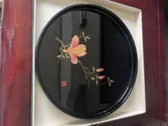 223.. 象彦 漆器 水引草 丸盆 黒 盆 九代西村彦兵衛 箱入り - メルカリ