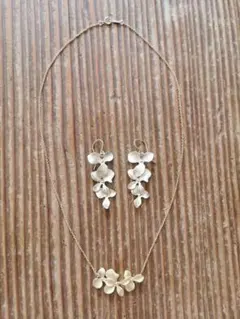 ハンドメイド作家作✧カスケードフラワー金細工 14K刻印 ネックレス＆ピアス新品