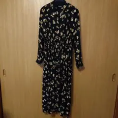 RNA 花柄 ロングシャツワンピース 長袖 ブラック Mサイズのサムネイル