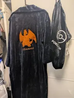 ポケモン リザードン ルームジャケット M 収納袋付き　アベイルハッピーバック