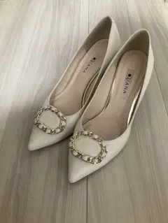 ダイアナ　ホワイト ポインテッドトゥ ハイヒール　パンプスのサムネイル