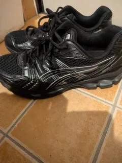 ASICS GEL-KAYANO 14 ブラック スニーカーのサムネイル
