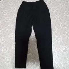 黒のロングパンツ ゴムウエスト