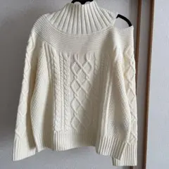 美品！！オフショルダー ケーブル編み ニット F