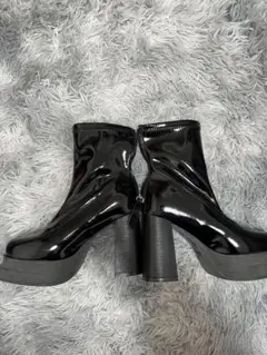 ブラック光沢ブーツ 高ヒール