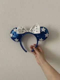 ミニー　ディズニー カチューシャ スパンコール 青
