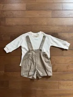 ホワイトトップス　ベージュショートパンツセット　90-95cm