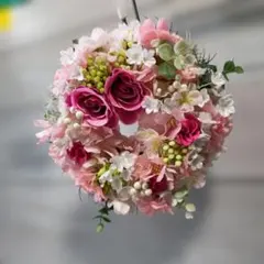 ピンク系 造花の（リース） 直径22Cm　裏面も可愛くしてあります。