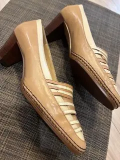 銀座かねまつ　ベージュ レザー パンプス 23cmのサムネイル
