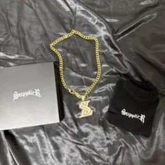 Supplier ゴールド ロゴペンダント ネックレス