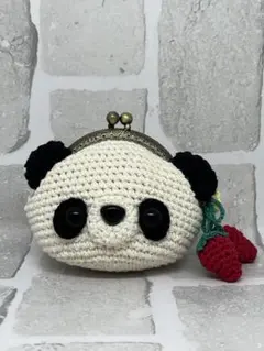ハンドメイド☆パンダがま口編みぐるみ☆いちごチャーム付き