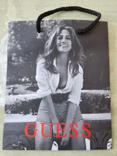 GUESS ショップ 紙袋 モノクロフォト ジェニファーロペスのサムネイル
