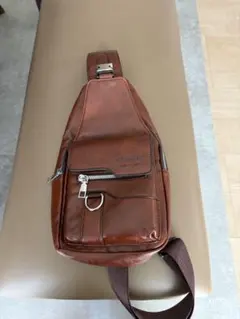 ブラウン ショルダーバッグ ジッパーポケット付き