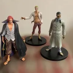 ワンピース フィギュア　シャンクス　ヴェルゴ　ドンキホーテ・ドフラミンゴ