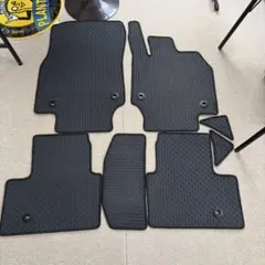 Jeep純正】ジープコマンダー H620フロアマット フルセット - メルカリ