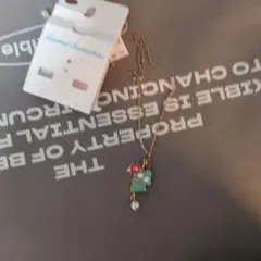 サンリオ　ハンギョドンとさゆりちゃんのネックレス