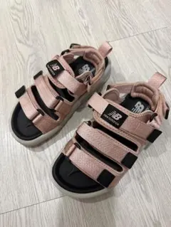 韓国New Balanceサンダル ピンク　23cmのサムネイル