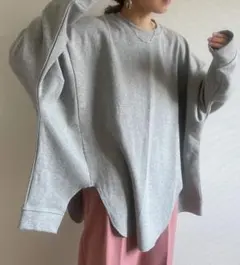 オーバーサイズアシンメトリーデザインスウェット