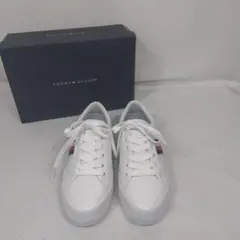 【23cm】TOMMY HILFIGER FRIZA スニーカー ホワイト 6Mのサムネイル