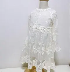 ホワイト刺繍入り長袖ベビードレス