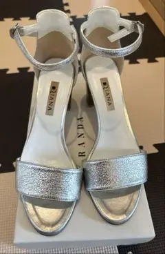 DIANA シルバーサンダル 24cm アンクルストラップ　チャンキーヒール