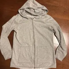 GAP グレー フード付きパーカー Sサイズのサムネイル