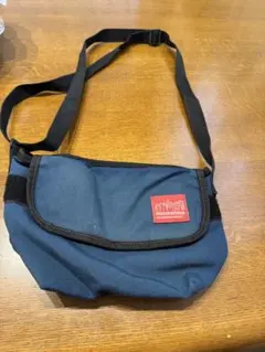 マンハッタンポーテージ　ネイビー ショルダーバッグ ジッパー付き