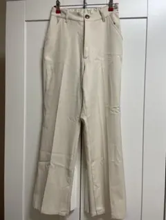 ベージュ スラックス