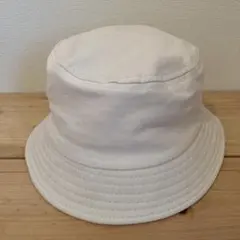 【美品】キッズサイズ　ホワイトコットンバケットハット　2-6Y