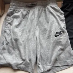 NIKE ハーフパンツ グレー ブラック150から160 ２枚セット