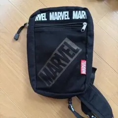 MARVEL ロゴ入り ショルダーバッグ ブラックのサムネイル