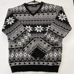 AZUL黒と白の雪模様ニットセーター