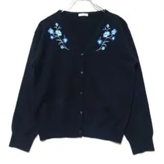 グラシア 花刺繍 Vネックカーディガン(L) 黒 ニット 長袖 ブルー刺繍のサムネイル