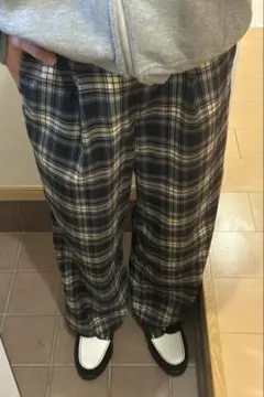 ネイビーとホワイトチェックカジュアルパンツ