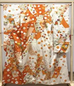 B◇着物くつろぎ 豪華な花模様 金駒刺繍 刺繍 白 袷 正絹 振袖 着物