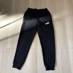 PUMA ブラック ジョガーパンツ