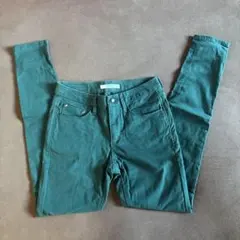 AZUL basic グリーンスキニーパンツ