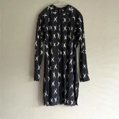 美品【HIROKO KOSHINO】柄ポリエステル長袖ドルマンスリーブチュニックのサムネイル