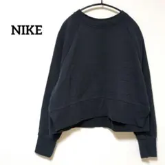 1-8【NIKE】エンボスロゴ入りトレーナー　ショート丈　スウェット