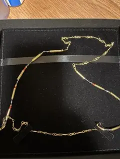 ビーズと金属パーツのネックレス