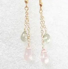 チェコドロップとチェーンのゆらゆらピアス　さくら×グリーンラスター　桜餅