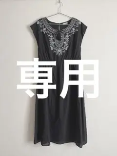 BEATRICE 刺繍フレンチスリーブワンピース ブラック サイズ38のサムネイル