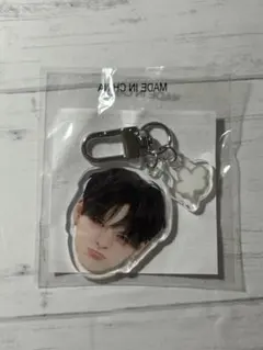 treasure ヨシ　顔アクキー