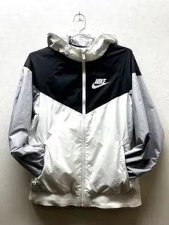 NIKEウィンドブレーカー　１５０〜１６０cm