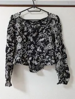 ZARA　うしろざっくりブラウス