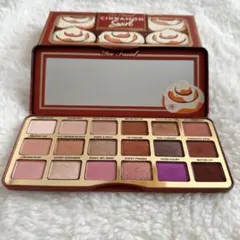 Too Faced Cinnamon Swirl アイシャドウパレットのサムネイル