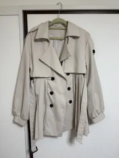 ベージュ ダブルブレスト トレンチコート