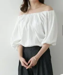 オフホワイト 2wayオフショルダーブラウス