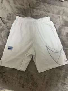 NIKE DRI-FIT ショートパンツ ホワイト Mサイズのサムネイル